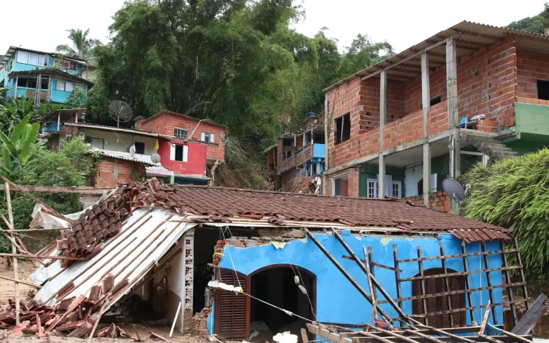 Como Proteger sua Casa de Desastres Naturais: Estratégias de Construção e Segurança ⚡️🏰